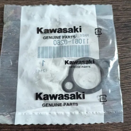 Kawasaki 11061-0260 - прокладка натяжителя цепи ГРМ Kawasaki 11061-0260 - прокладка натяжителя цепи ГРМ