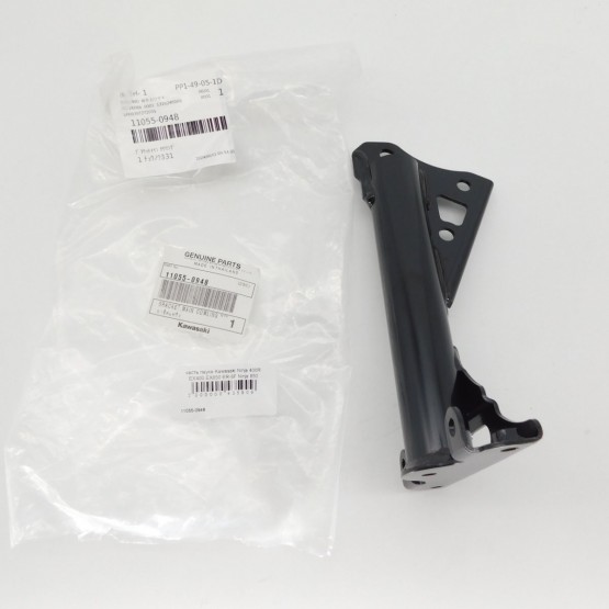 Kawasaki 11055-0948 - кронштейн переднего обтекателя Kawasaki 11055-0948 - кронштейн переднего обтекателя